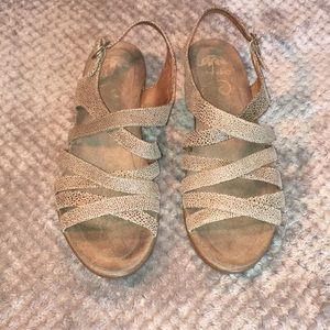 Dansko Platform Strapy Tan Sandals Sz 10.5